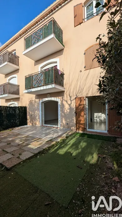 Appartement à ROQUEBRUNE SUR ARGENS (83520)