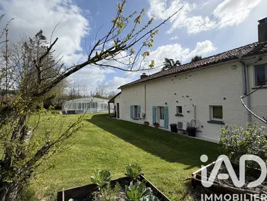 Maison de campagne à Saint-Paul-en-Gâtine (79240)