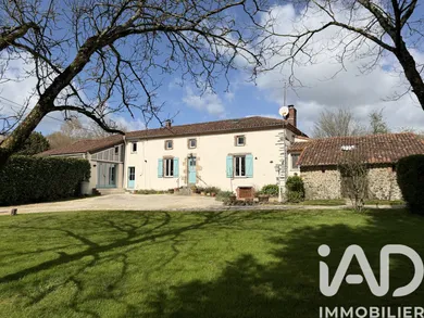 Maison de campagne à Saint-Paul-en-Gâtine (79240)