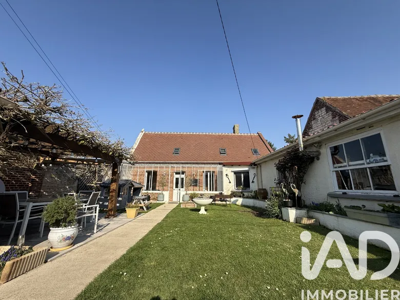 Maison 6 pièces 120 m² · à La Neuville-Roy · 120 m² · 230 000 €