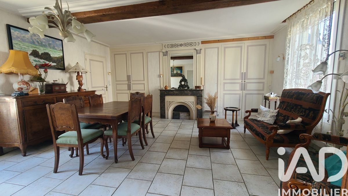 Vente maison à Vernantes (49390) : maison de village 7 pièces 190 m²