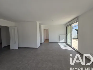 Apartment in Lozanne (69380)