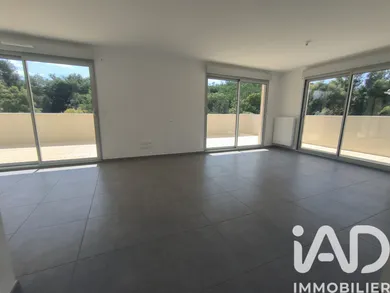Apartment in Lozanne (69380)