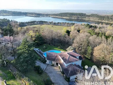 Architectural house in Les Brunels (11400)