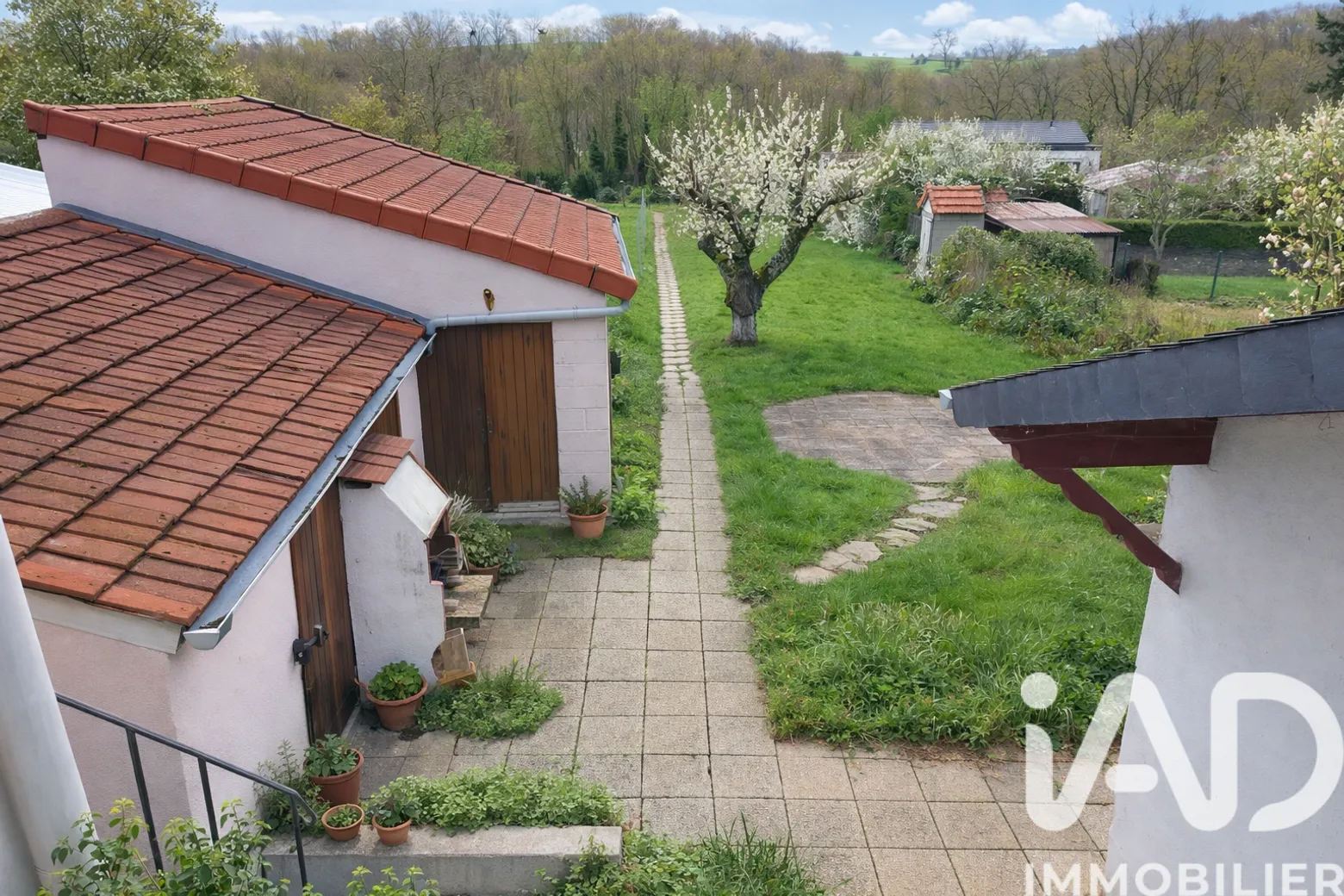 Vente maison à Bézenet (03170) : maison de village 6 pièces 124 m²