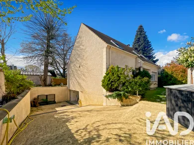 Maison traditionnelle à Montfermeil (93370)