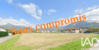 Building plot in Scionzier (74950)