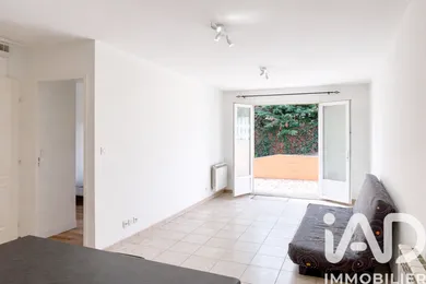 Apartment in Saint-Genis-Laval (69230)