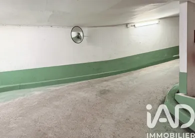 Parking à Paris (75011)