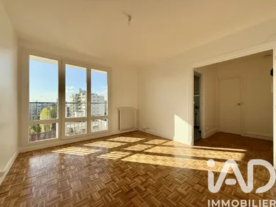 Apartment in Courbevoie (92400)