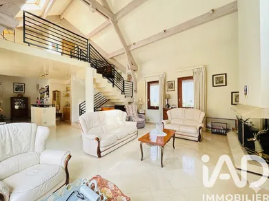 Architectural house in Nanteau-sur-Essonne (77760)