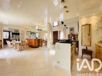 Architectural house in Nanteau-sur-Essonne (77760)