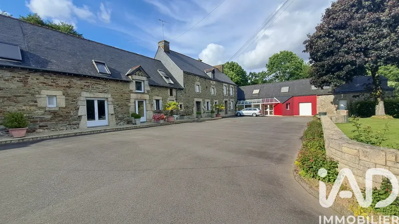 Maison 29 pièces 661 m² · à Saint-Caradec · 661 m² · 360 500 €