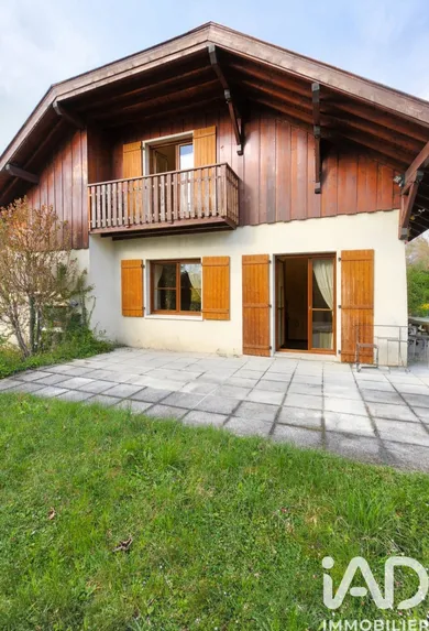 Maison traditionnelle à Saint-Julien-en-Genevois (74160)