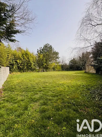 Terrain à bâtir à Saillans (33141)