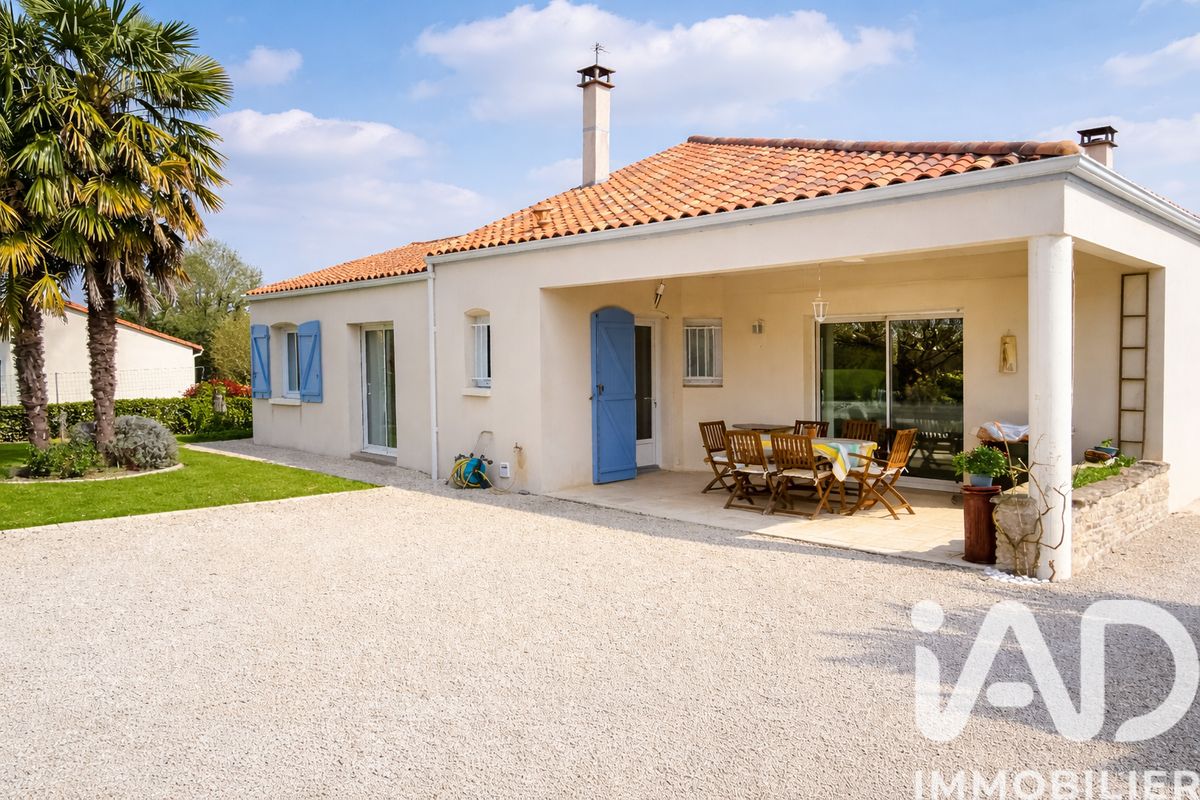 maison à Aiffres