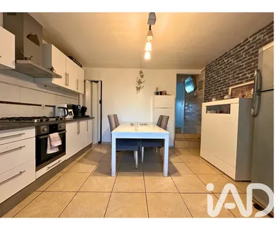 Townhouse in Le Pontet (84130)