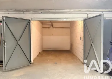 Parking à Paris (75018)