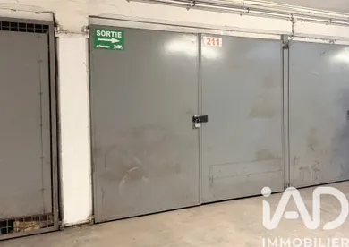 Parking à Paris (75018)