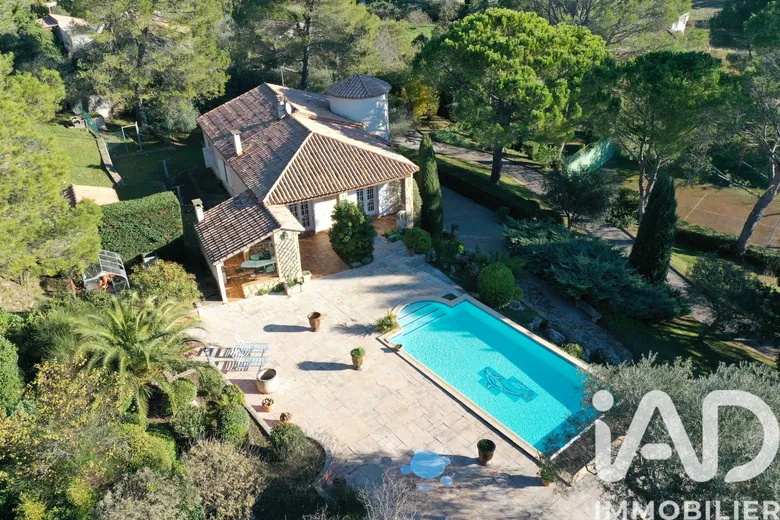 Maison 8 pièces 195 m² · à Nîmes · 195 m² · 643 000 €