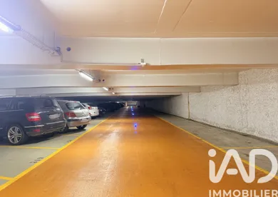 Parking à Paris (75008)