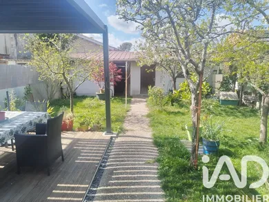 Townhouse in Cenon (33150)