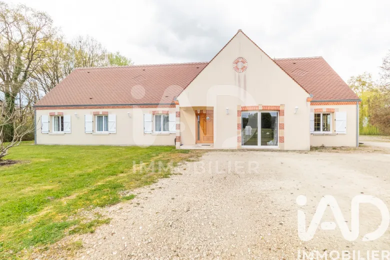 Maison 6 pièces 176 m² · à Lorris · 176 m² · 180 000 €