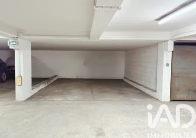 Parking à Paris (75011)