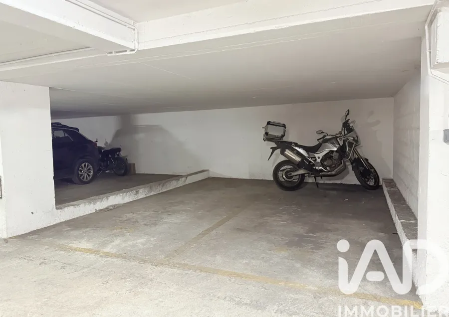 Parking à Paris (75011) photo 3
