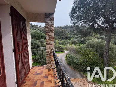 Immeuble à Bormes-les-Mimosas (83230)