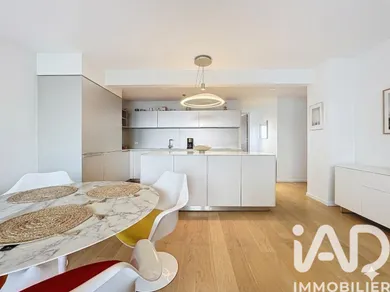 Apartment in Paris (75015)
