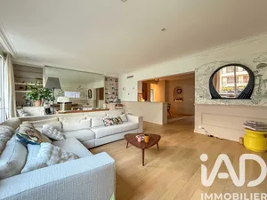 Apartment in Paris (75016)