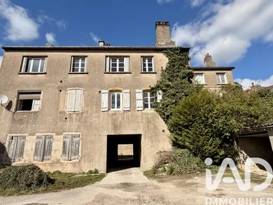 Building in Langres (52200)