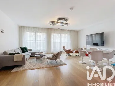 Apartment in Paris (75015)