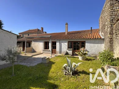 Village house in Le Gué-de-Velluire (85770)