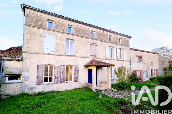 Vente maison à Verdille (16140) : maison de village 6 pièces 98 m² — 8