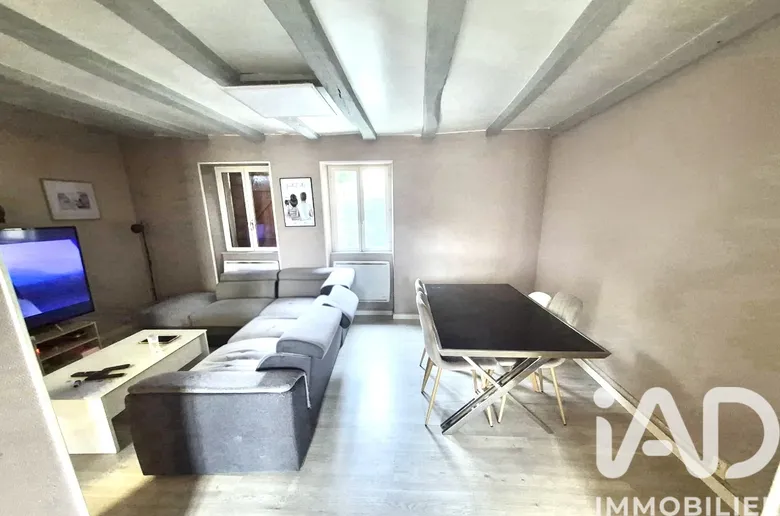Immeuble 237 m² · à Descartes · 237 m² · 268 000 €