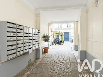 Apartment in Paris (75010)