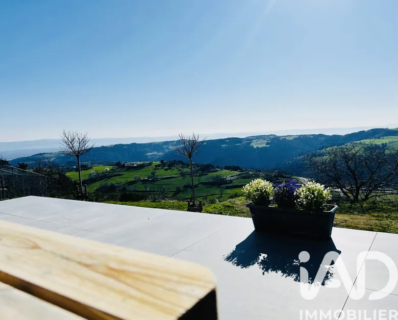 Maison 6 pièces 138 m² · à Saint-Georges-en-Couzan · 138 m² · 398 000 €