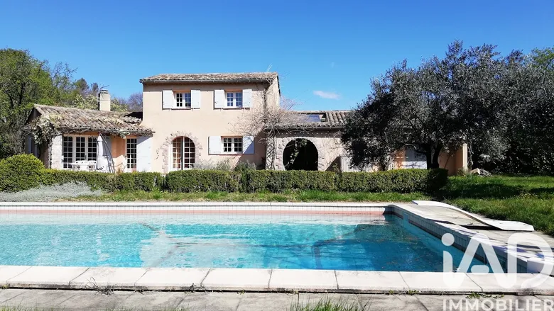 Maison 5 pièces 138 m² · à Vaison-la-Romaine · 138 m² · 540 000 €