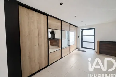 Architectural house in Sallebœuf (33370)