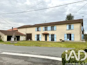 Maison de campagne à Deviat (16190)