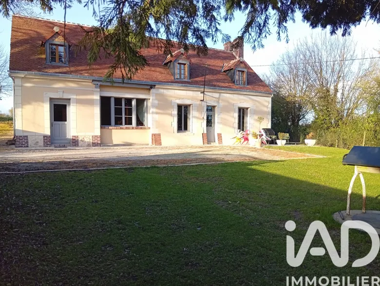 Maison 7 pièces 177 m² · à Prunay-Cassereau · 177 m² · 292 800 €