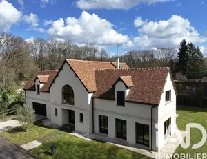 Architectural house in Saint-Léger-en-Yvelines (78610)