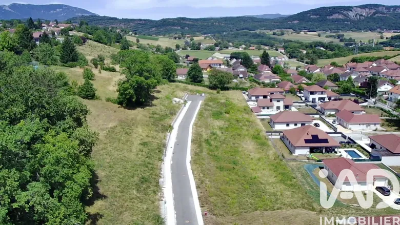 Terrain 877 m² · à Belley · 877 m² · 87 700 €
