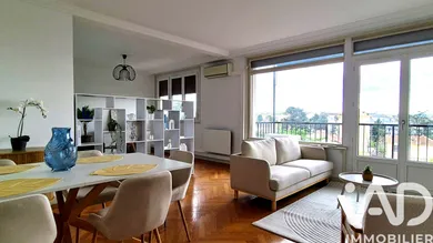 Apartment in Bron (69500)