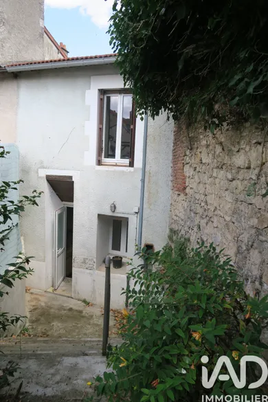 Maison à Saint-Savin (86310)
