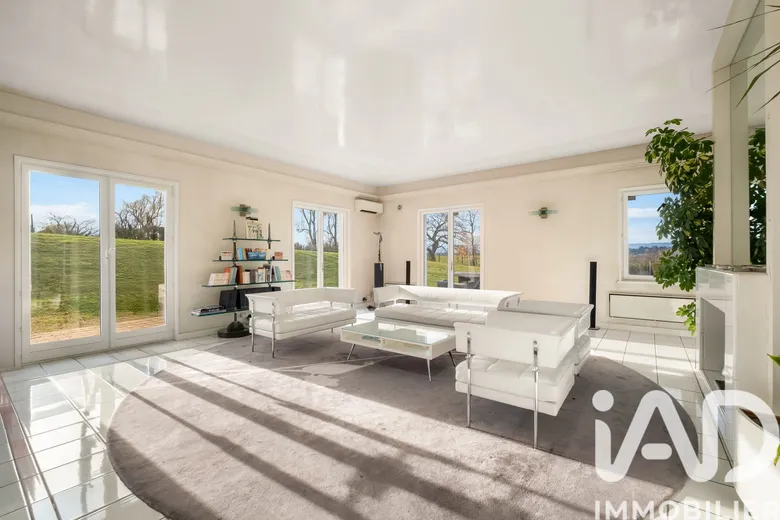 Maison 5 pièces 270 m² · à Saint-Genis-Laval · 270 m² · 990 000 €