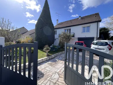 Maison traditionnelle à Montfermeil (93370)