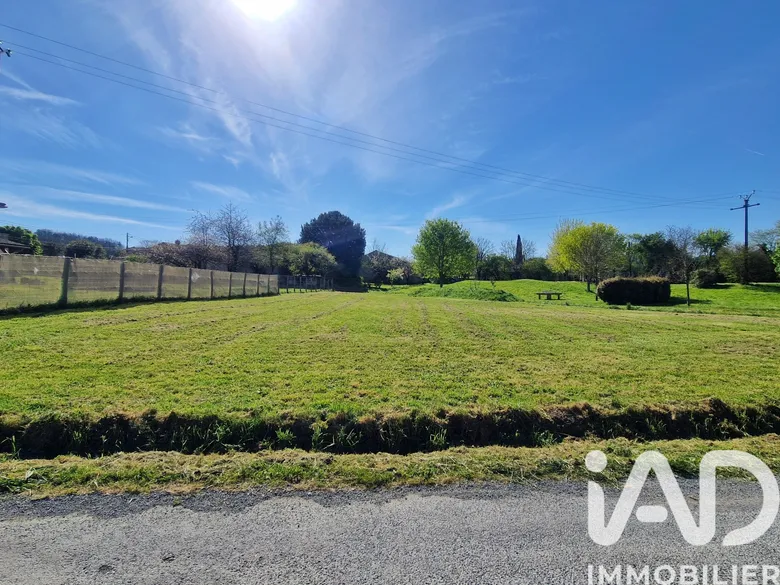 Terrain à Fouquebrune (16410) · 32 000 €